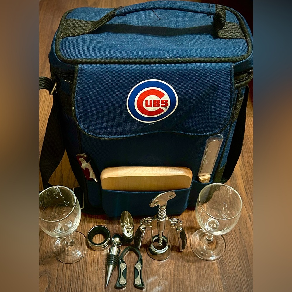 Chicago Cubs Navy Cooler Bag with Wine Accessory Set